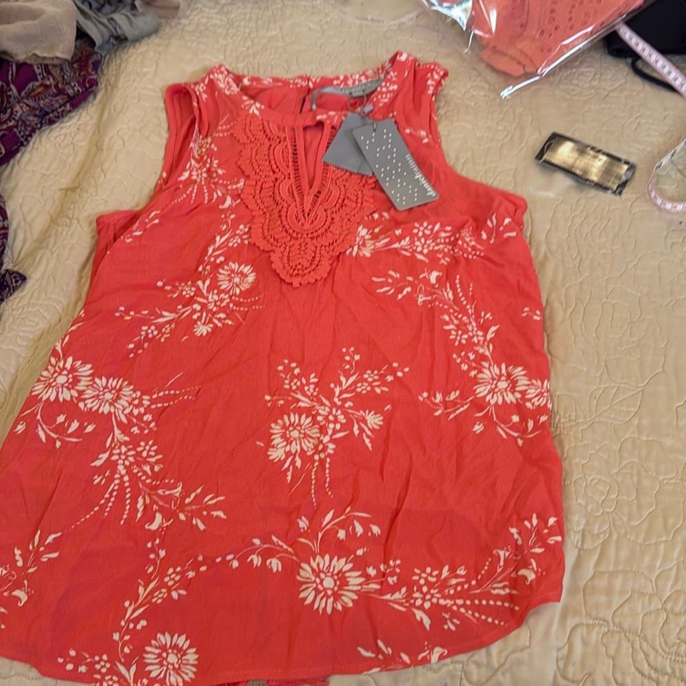 Danielrainn top size S brand new light weight floral coral  multi